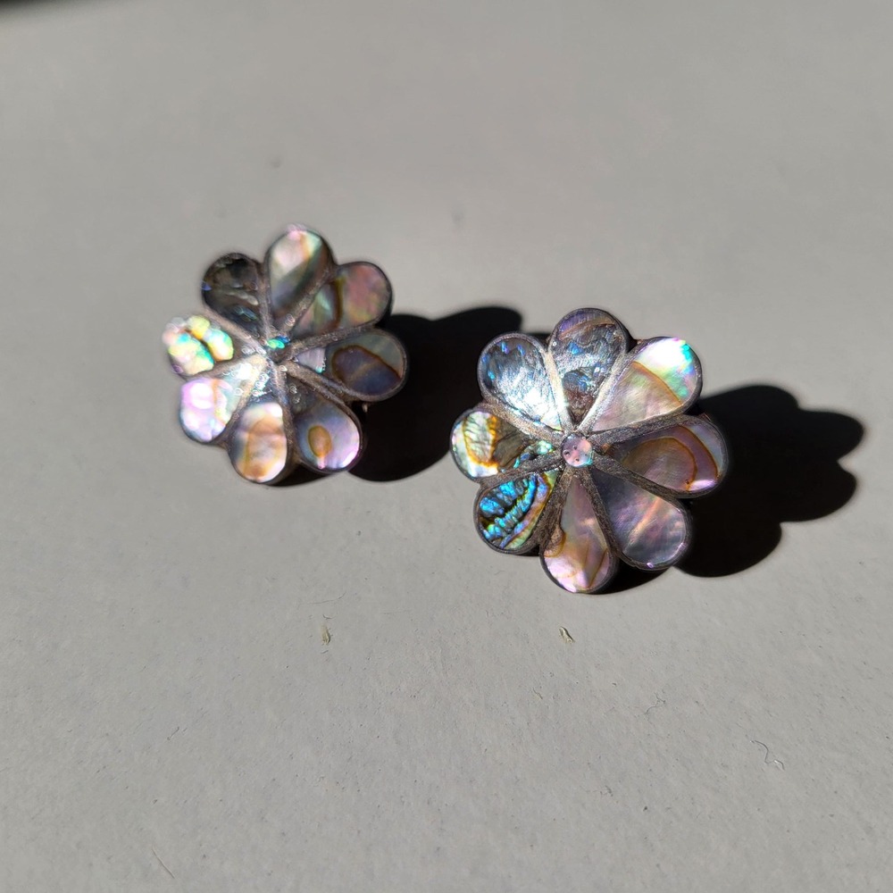 Vintage Alpaca Mexico Abalone Shell Flower Screw Back Earrings Silver MOP - Picture 4 of 6